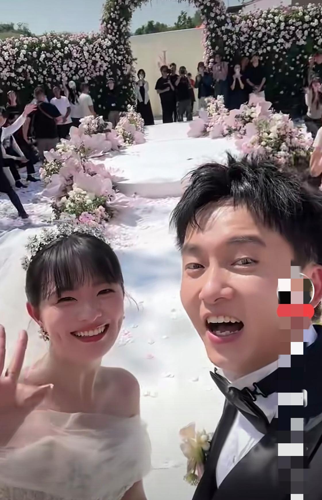 四川蒋蒋在日本留学，认识了日本北海道的麻琴。两人一起生活拍视频记录了许多的美好。