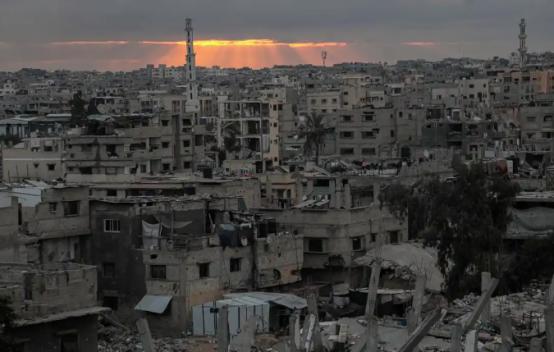 当前中东局势持续升温，各方冲突愈演愈烈，引发全球能源市场连锁反应。伊朗与相关方的