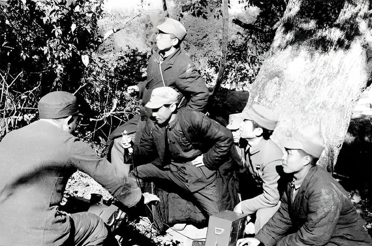1941年，一个卖油郎问：“村里住多少八路？”小孩不假思索，脱口而出：“七八个！