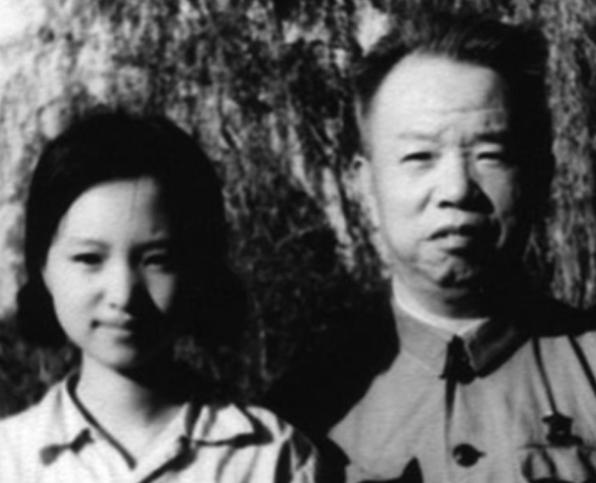 1971 年，开国大将王树声到部队看望女儿，却被警卫兵拦下，请他排队等候，领表登