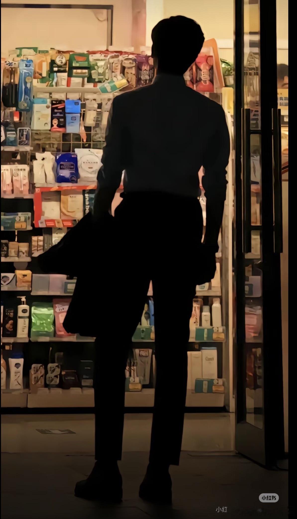 这居然是胡先煦的背影 