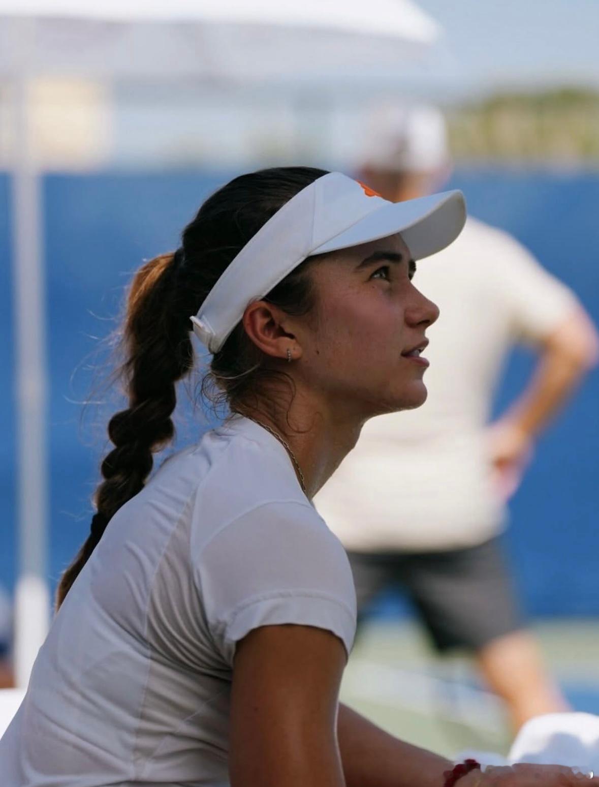 约维奇！迪拜1000赛开门红6-1/1-6/6-1拉西莫娃！Iva职业生涯第一次