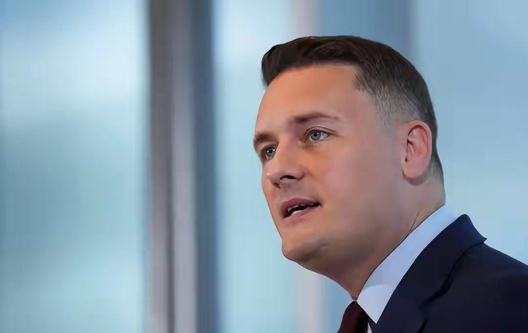 乌克兰必须赢！英国防长首访基辅，乌方喊话要更多爱国者
英国国防大臣韦斯·斯特里廷