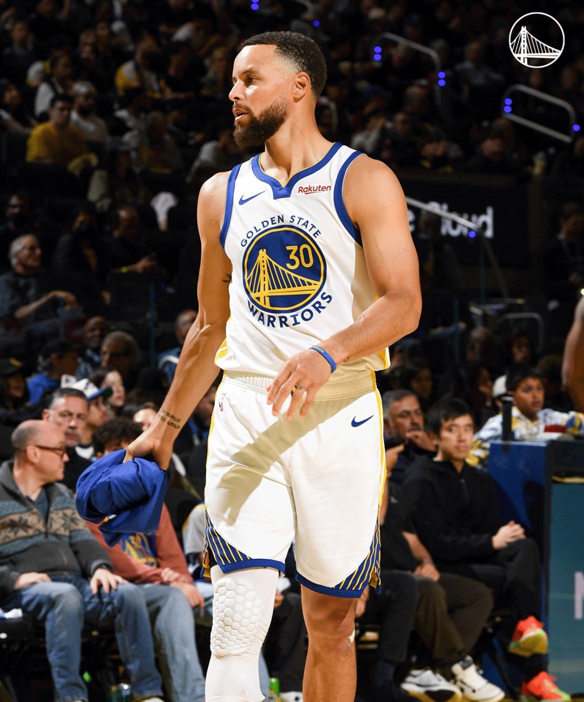 勇士队记Slater：库里目前的膝盖状况良好，但他出场时间仍会控制在26分钟左右