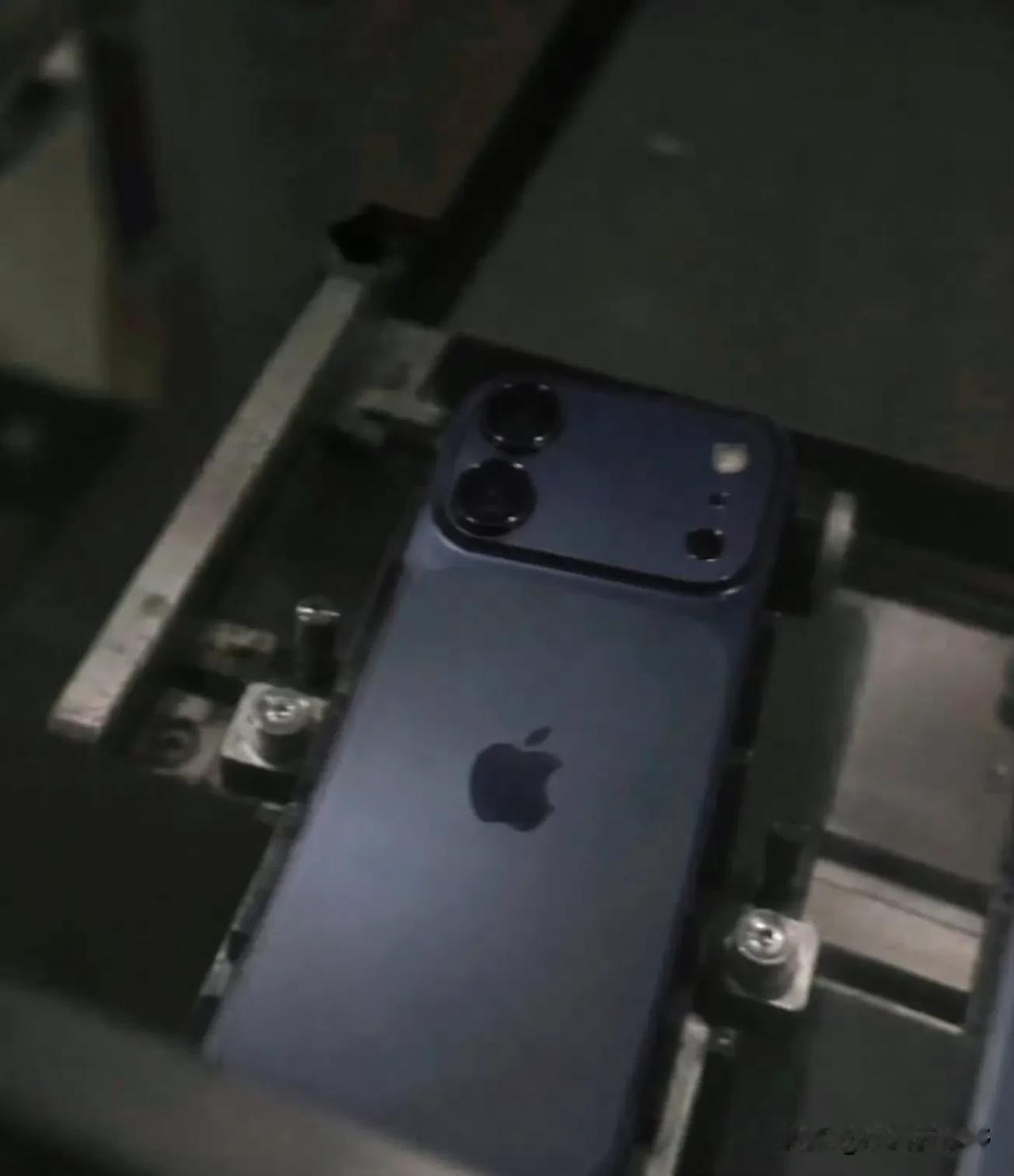 全新配色+镜头大改！看完决定要不要等
每年新iPhone的外观爆料，都是数码圈的