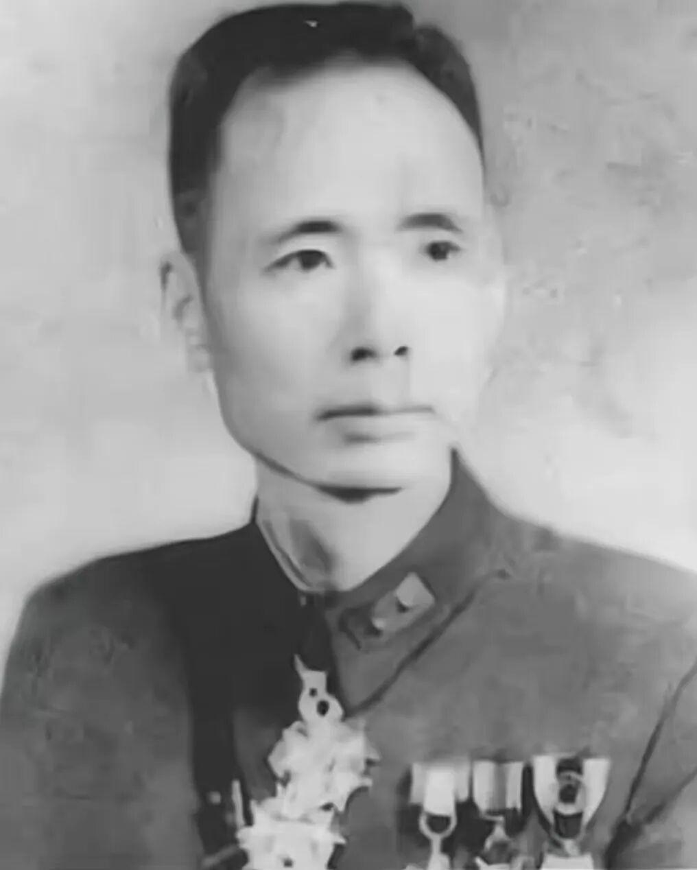 盛文将军回忆  说刘斐  六


刘斐的失意和满腹牢骚

刘斐后来发现，不但没能
