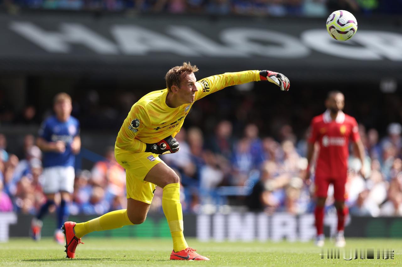 官方：克里斯蒂安·沃尔顿与伊普斯维奇续约至2026年

这名英格兰门将自2021