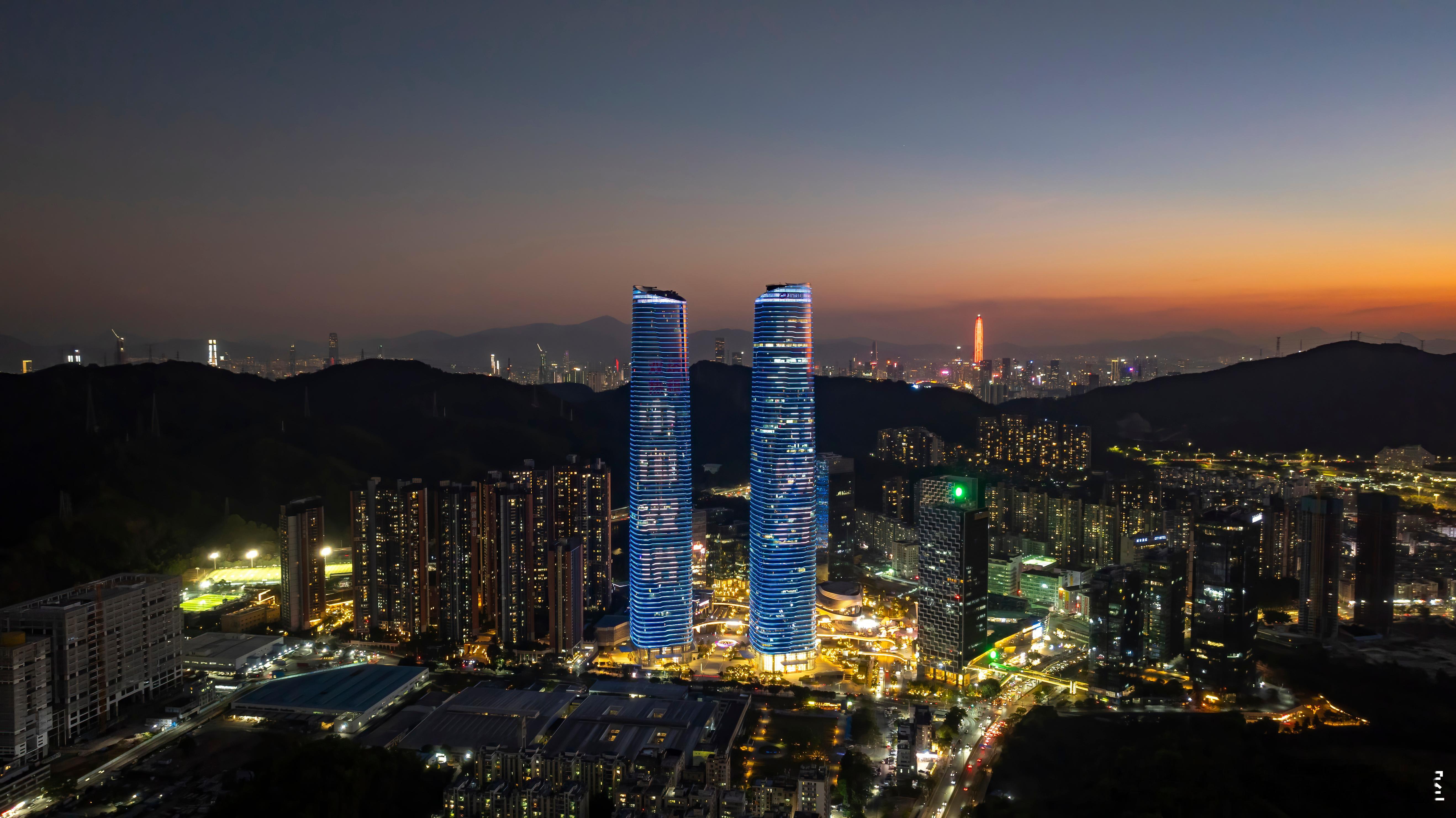 创业者要全面客观地介绍自己的经历和未来打算诚恳表明对投资者的期望，并保持积极肯定