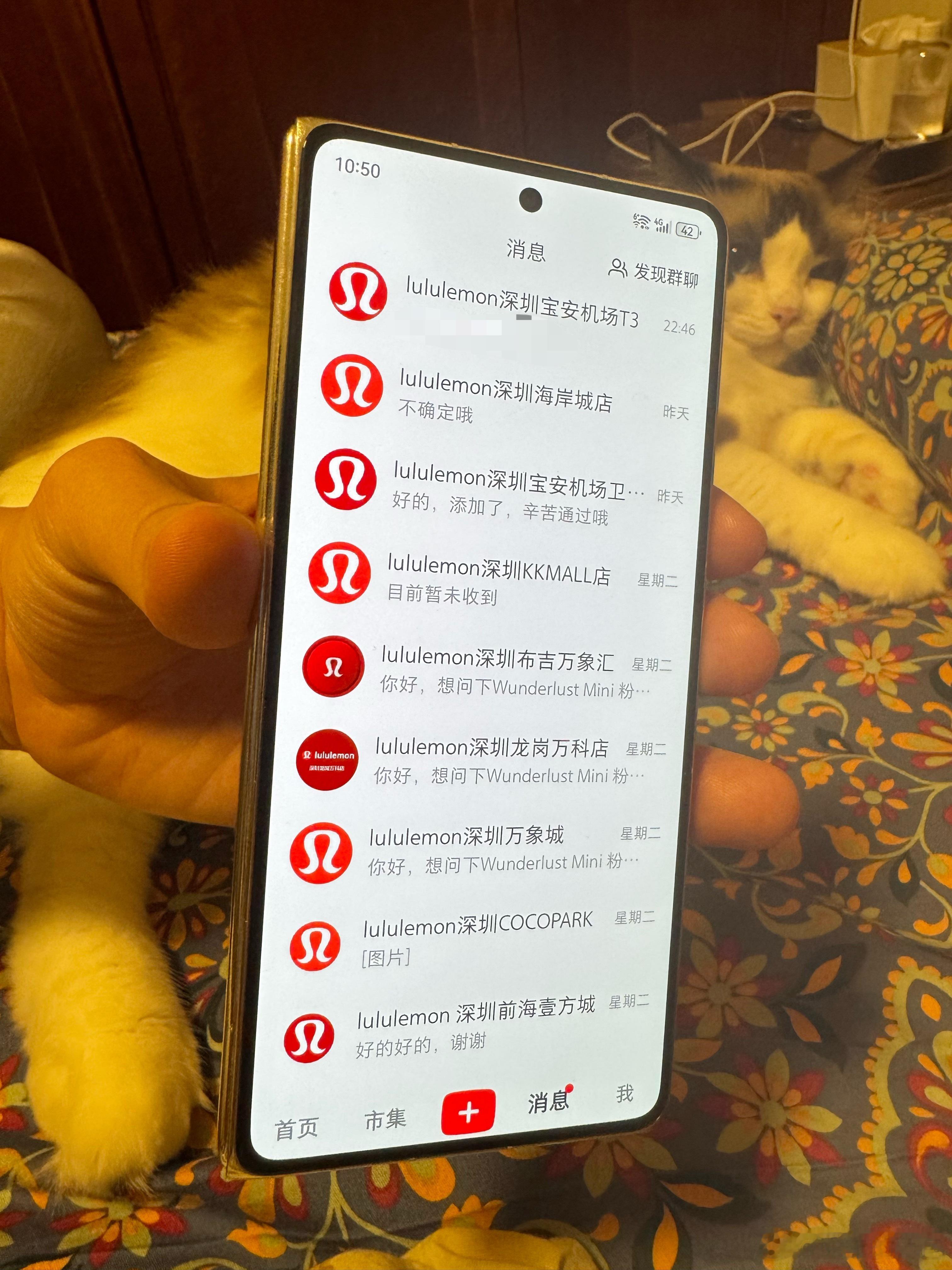我之前逛街想找缺货的Lululemon双肩包，鸿哥记住了，他偷偷问了深圳所有门店