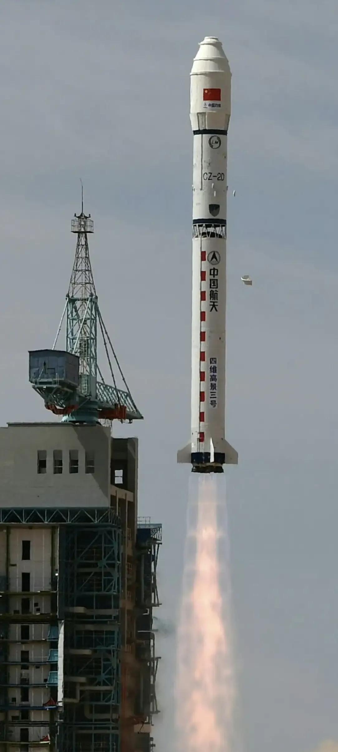 今天酒泉又成功发射一颗，4月15日12时12分“长征二号”丁小弟成功把高景三号0