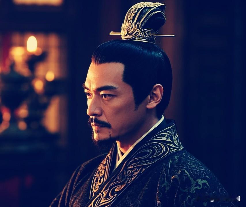 公元 580 年 7 月，北周赵王宇文招突然邀请杨坚赴宴。此时正是杨坚篡位的关键