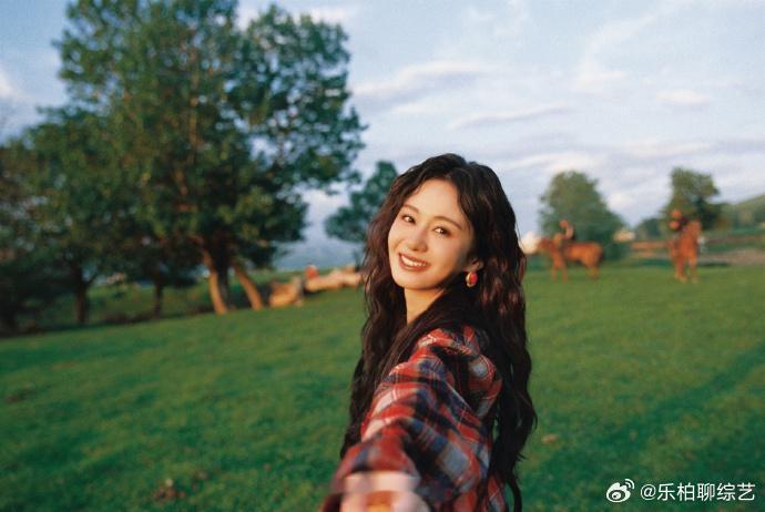 郑合惠子草原自由感 郑合惠子草原自由感确实很不错了，让我们感受到了不一样的自由和