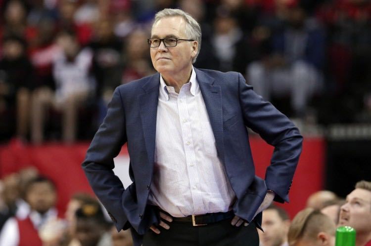 NBA轶事克里斯保罗德安东尼克里斯·保罗在播客节目中聊起生涯不同教练的管理风格。