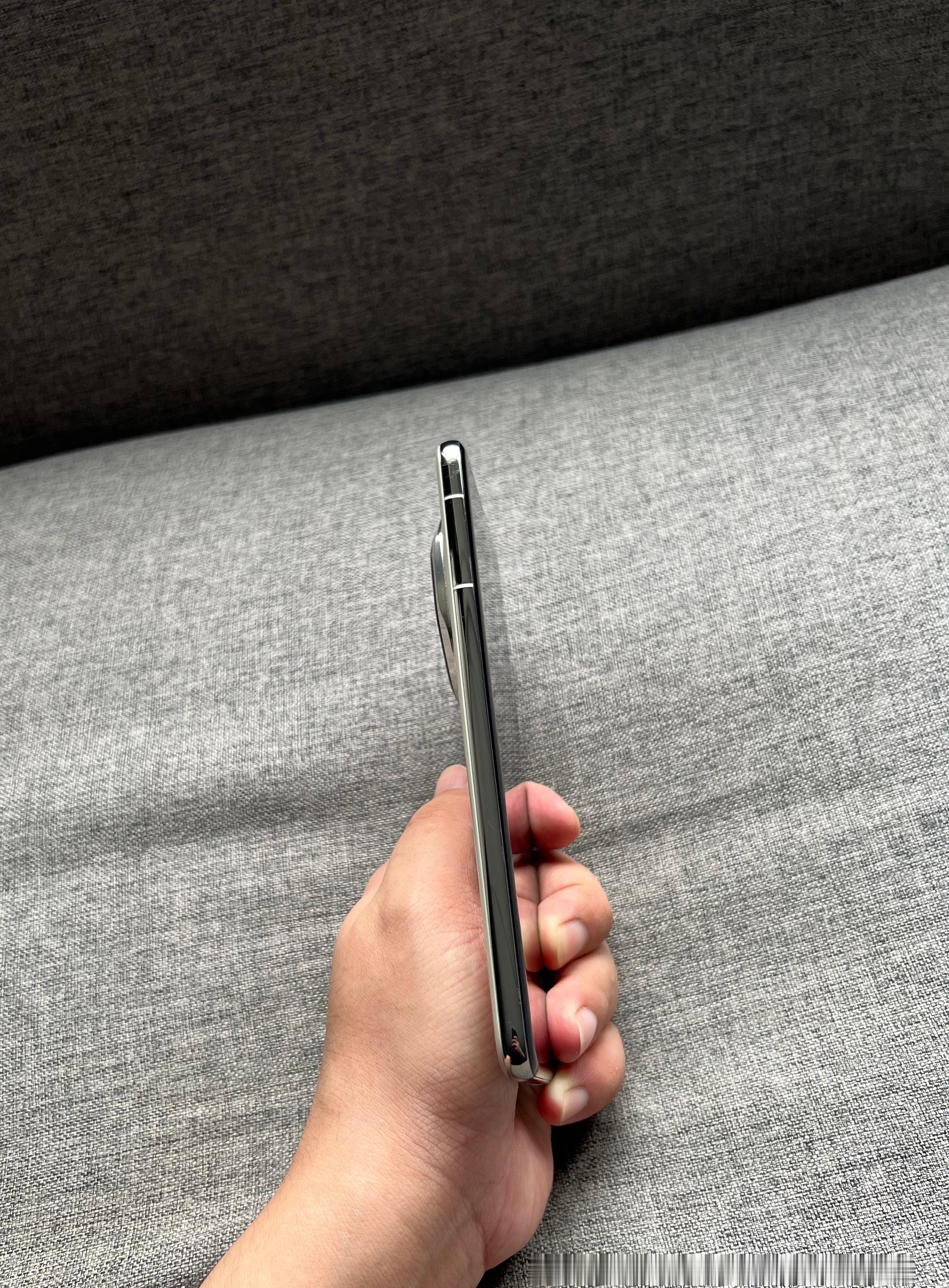 华为Mate70 RS非凡大师 16+1TB 皓白，95新，屏幕小划痕，外壳小磕