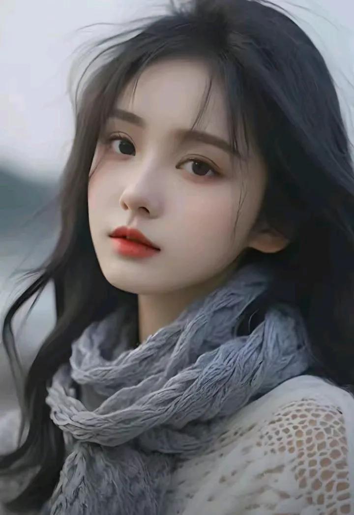 周姑娘，一个90年出生的属马女子，在这个繁华的世界里，她独自一人，35岁未婚未育