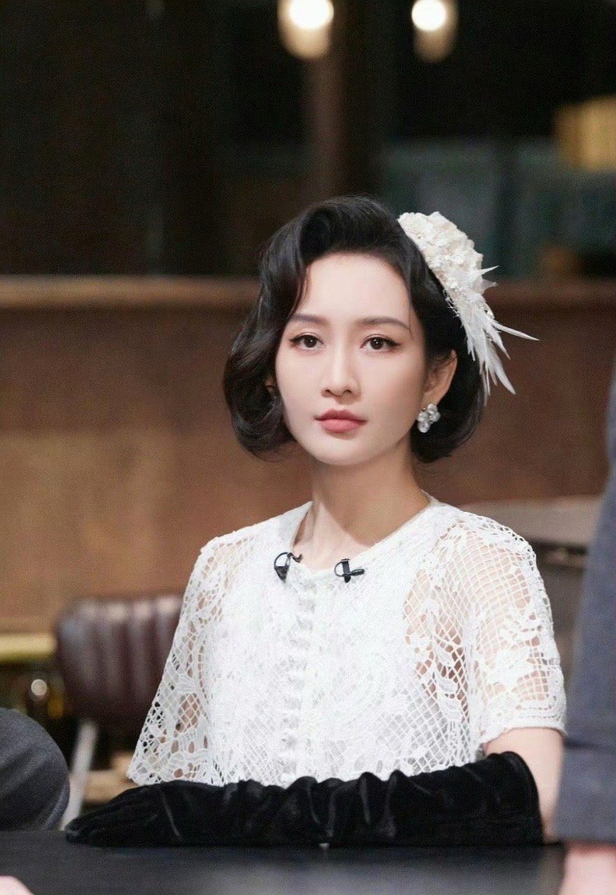 王鸥这是16岁的汪曼春吗大侦探从汪曼春到郝小姐，王鸥用十年证明美貌不变，演技进阶