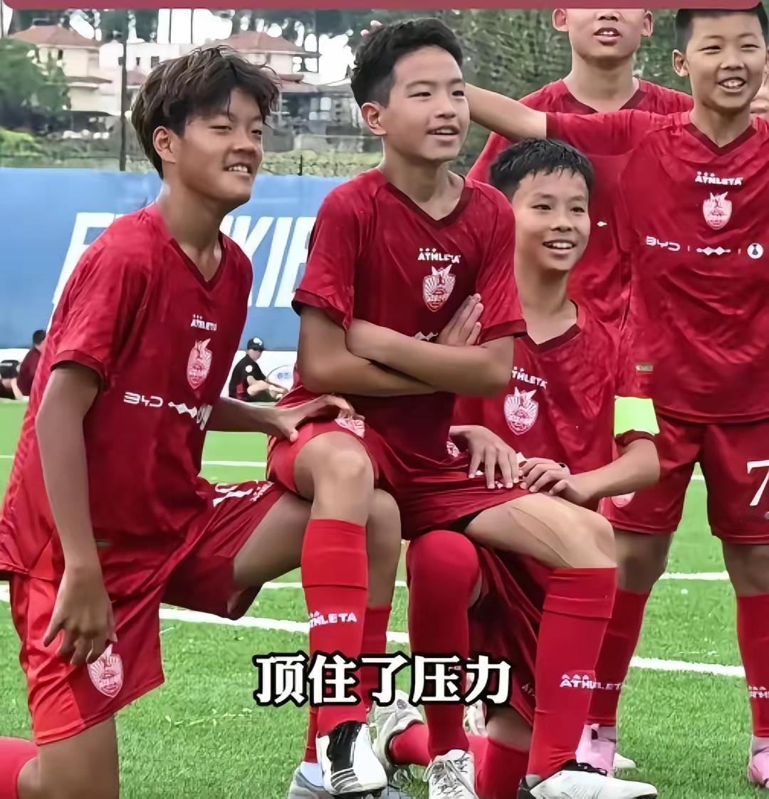 目前董路带的这批U12，这批小球员在海外赛场连战连捷，让不少国人看到了中国足球久