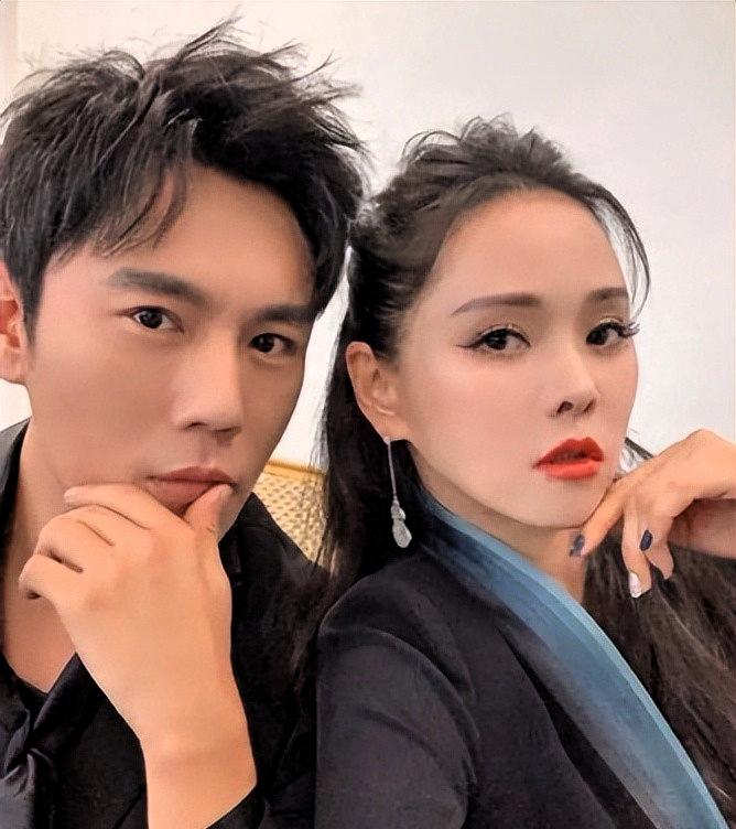 春节前伊能静发了阿布扎比旅行的视频，好多人都在讨论她，57岁了还这么漂亮，真的，