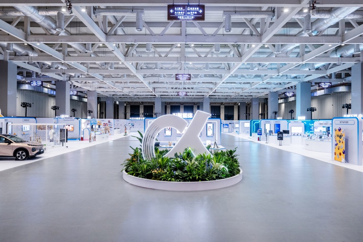 植根深圳创新沃土，荣耀AI终端生态大会引领产业智能化变革新浪潮