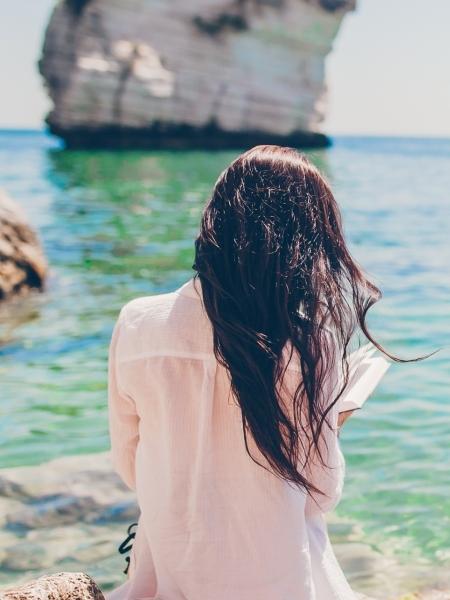 做人，贵在善良，赢在厚道
 
善良是做人的根本，厚道是处世的良方。
 
善良不是