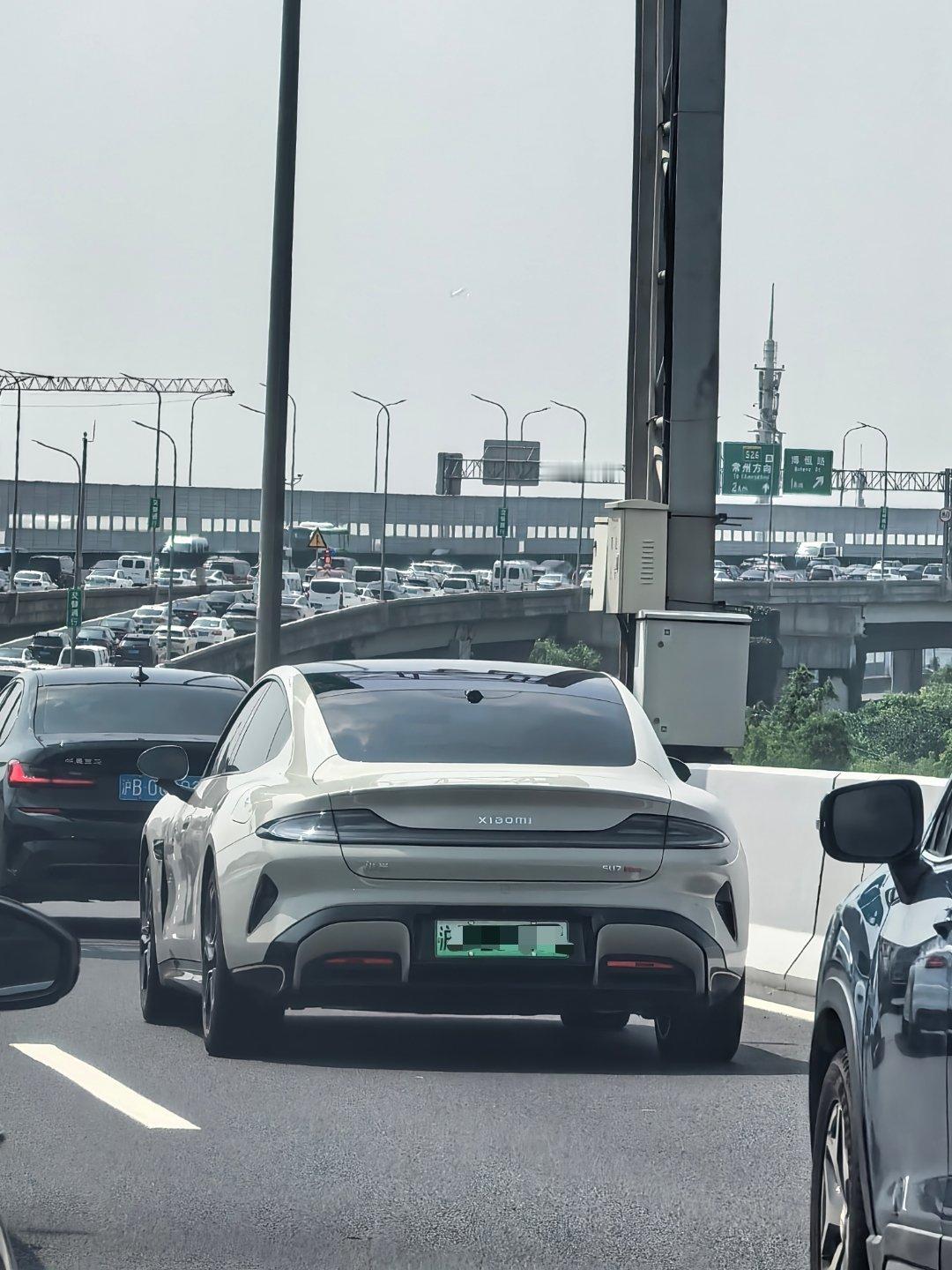 现在路上碰到小米Su7的几率好高，车的辨识度也高，老远就能认出来！ ​​​