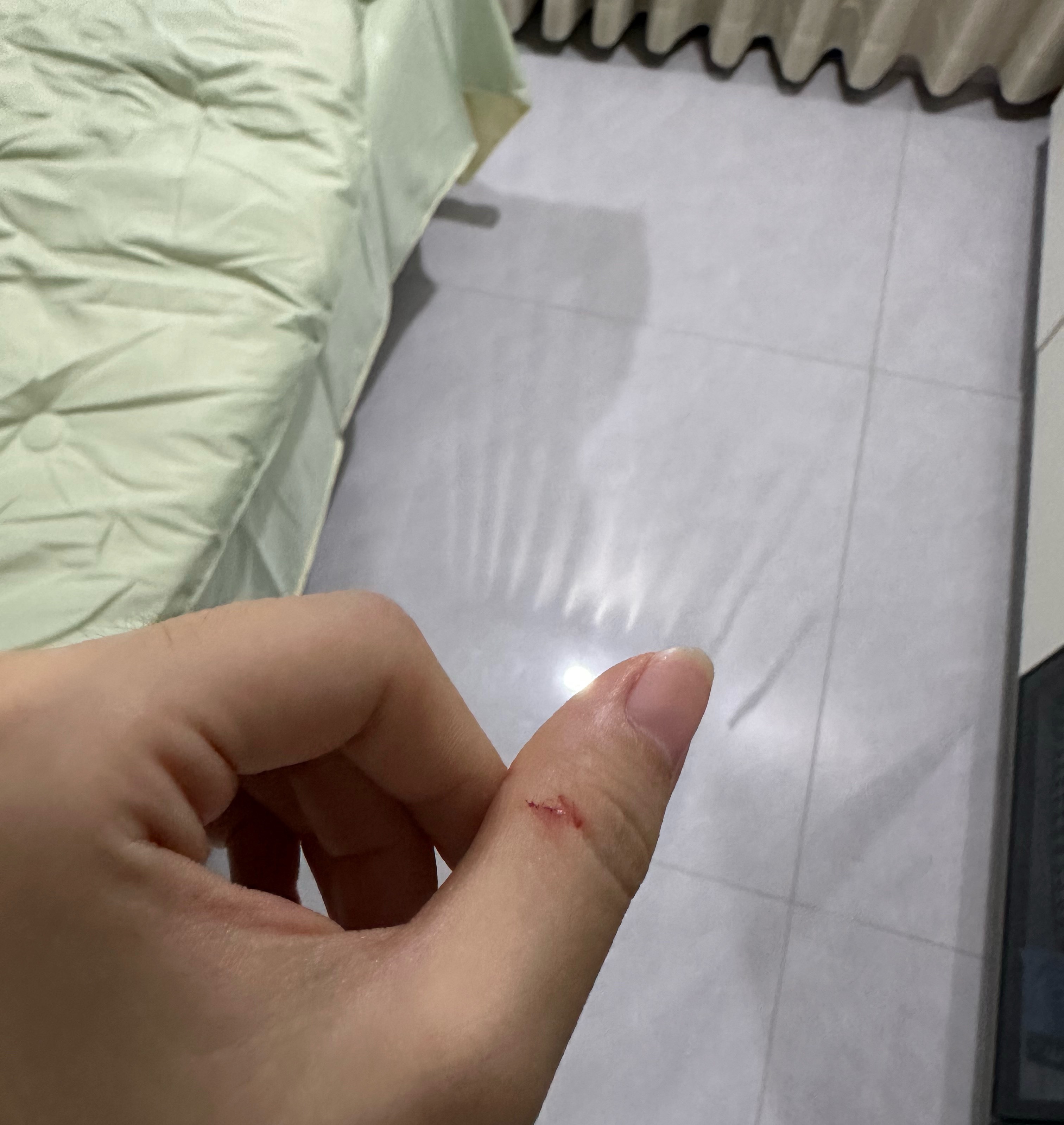 一定要大红大紫吗？可悠然紫的，拆快递把手划了挺大红的[柯基] ​​​