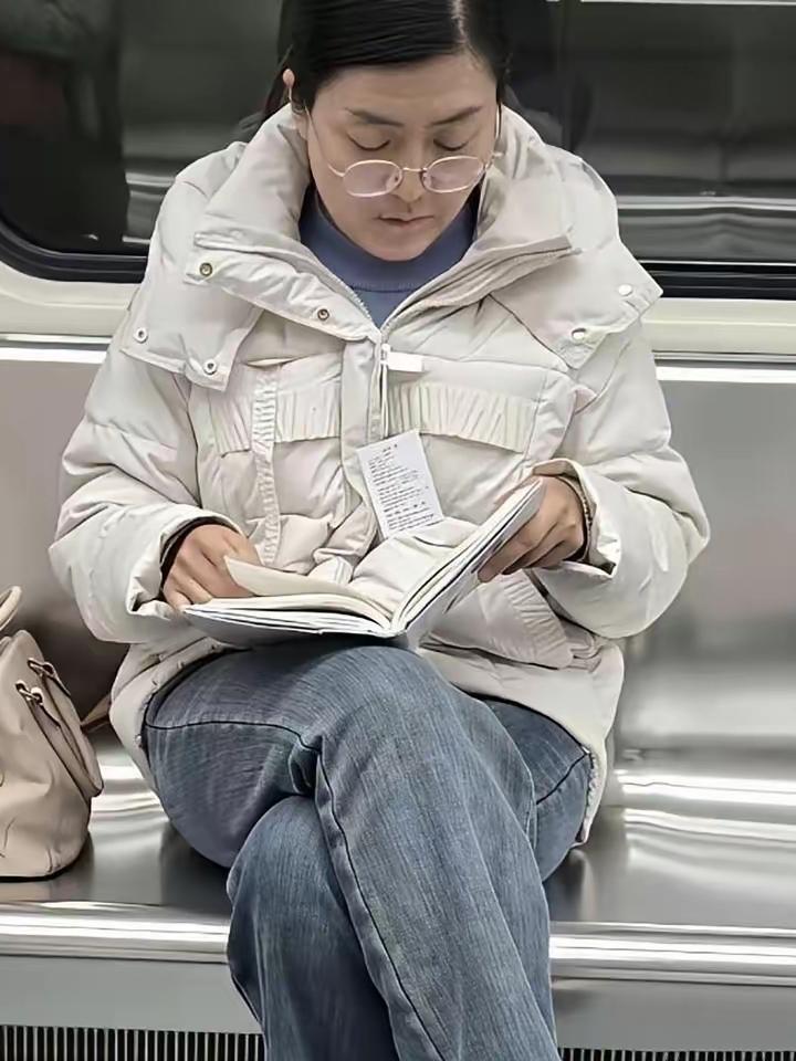 穿一礼拜就退，反正只找七天无理由退货的买！一冬天过去，免费试穿各种颜色、款式的。