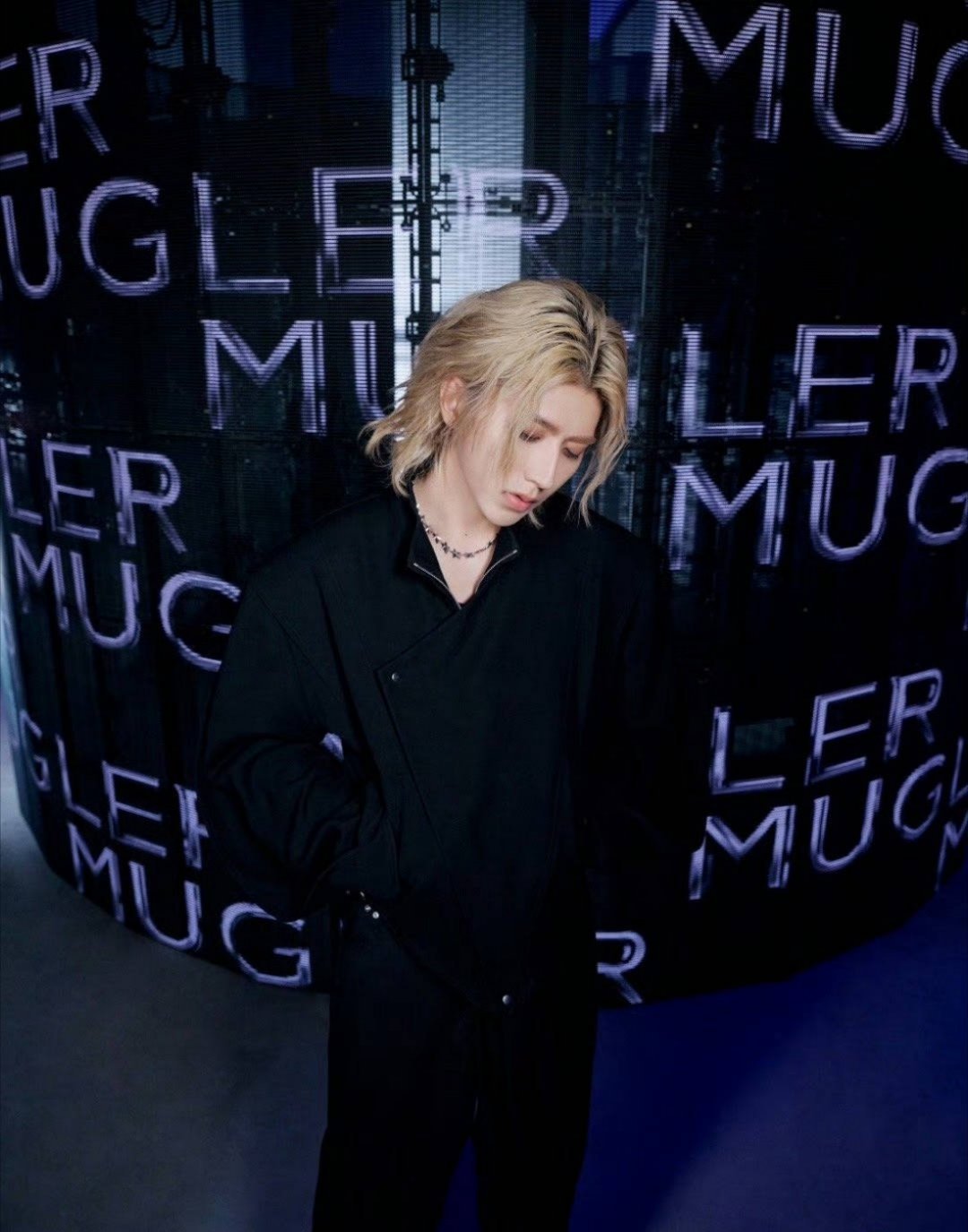 蔡徐坤《情人》的杀伤力谁懂！火出圈的旋律，一听就忍不住单曲循环～ 