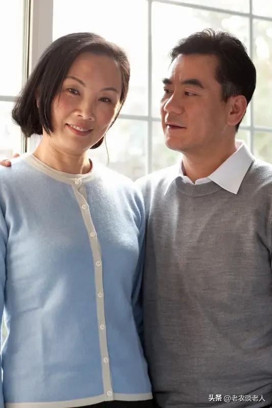 何为丁克夫妻？何为丁克家庭？
“丁”字的意思是“人”，在此是指子孙后代。“丁克”