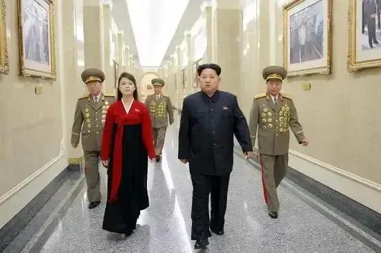 世界上那么多领导人，为什么我偏偏佩服你呢？不是因为你位高权重，也不是你前呼后拥，