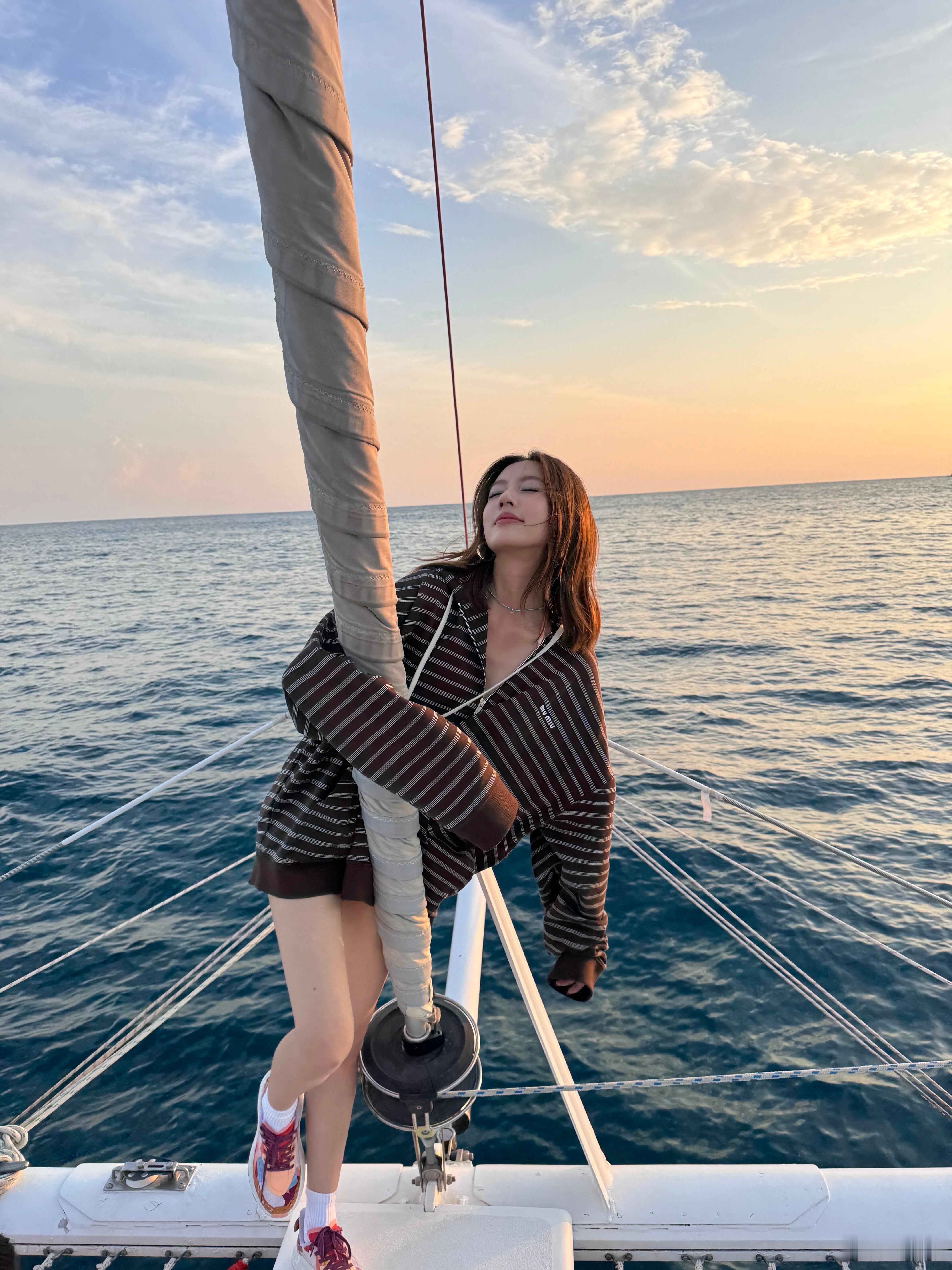 何瑞贤 🌊 游轮上吹吹海风 ​​​