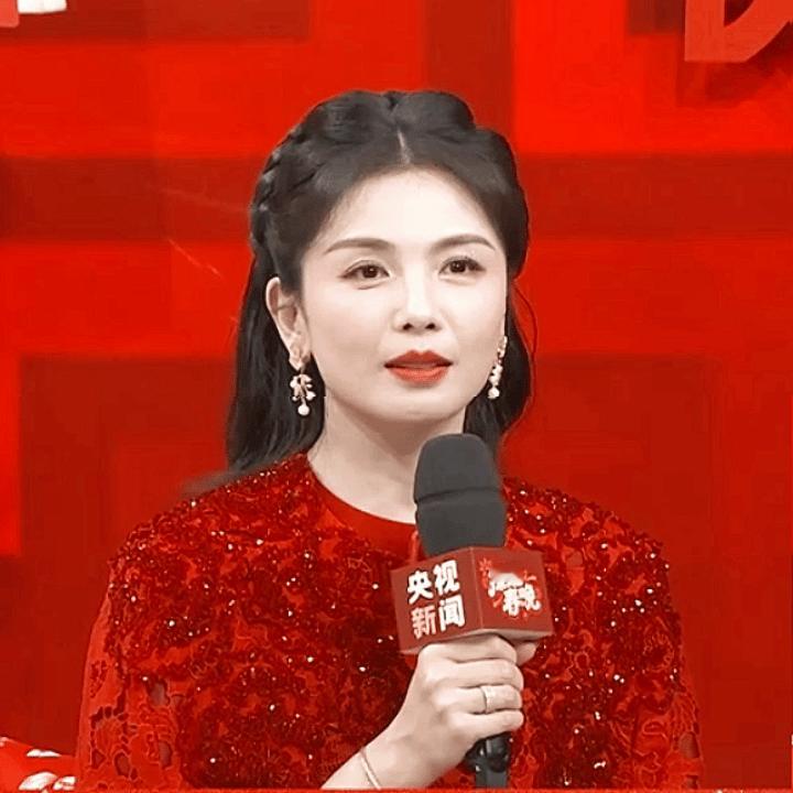 刘涛央妈严选 往那一站就是国泰民安的感觉，九登春晚央妈严选，从第一次到第九次，涛