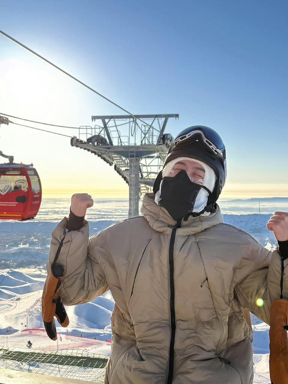 费启鸣倒插在雪里谁把费启鸣倒插在雪里了 哈哈哈哈费启鸣这个抽象 娱乐
