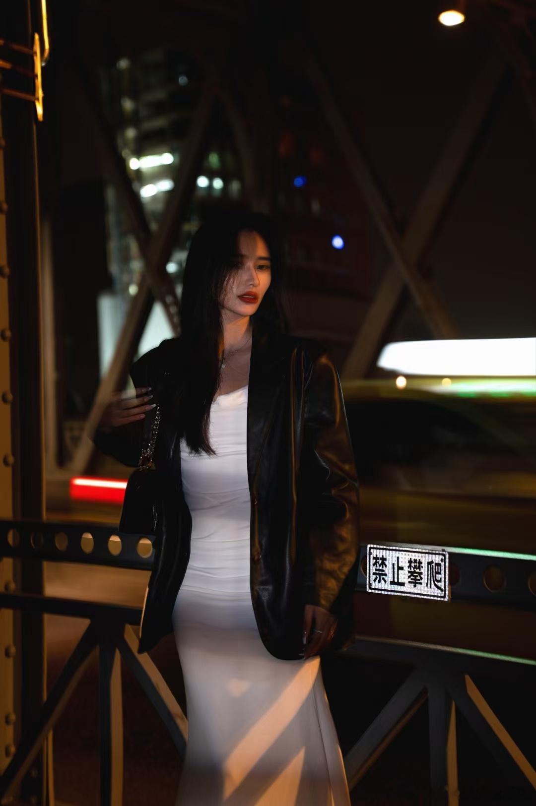 天，“禁止攀爬”这张照片当时觉得挺好看的就在桥上，也没觉得哪里不妥#天蝎# 最近