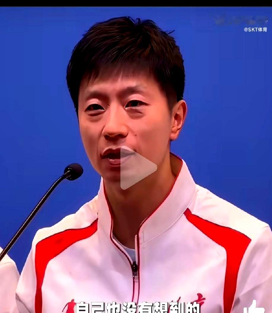 马龙在获得团体赛冠军后接受采访时情绪激动落泪
 

当时好多人猜是感慨岁月不饶人