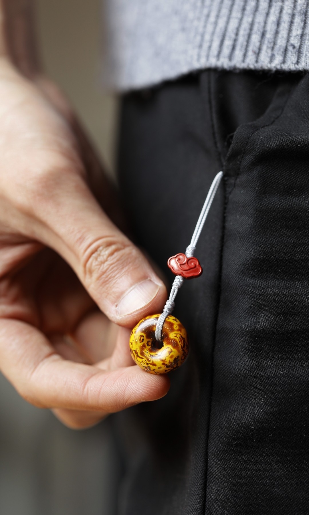 大漆 琥珀金【平安扣】挂件手工髹琥珀金大漆，色泽绚丽；大圆套着小圆，意扣住平安，