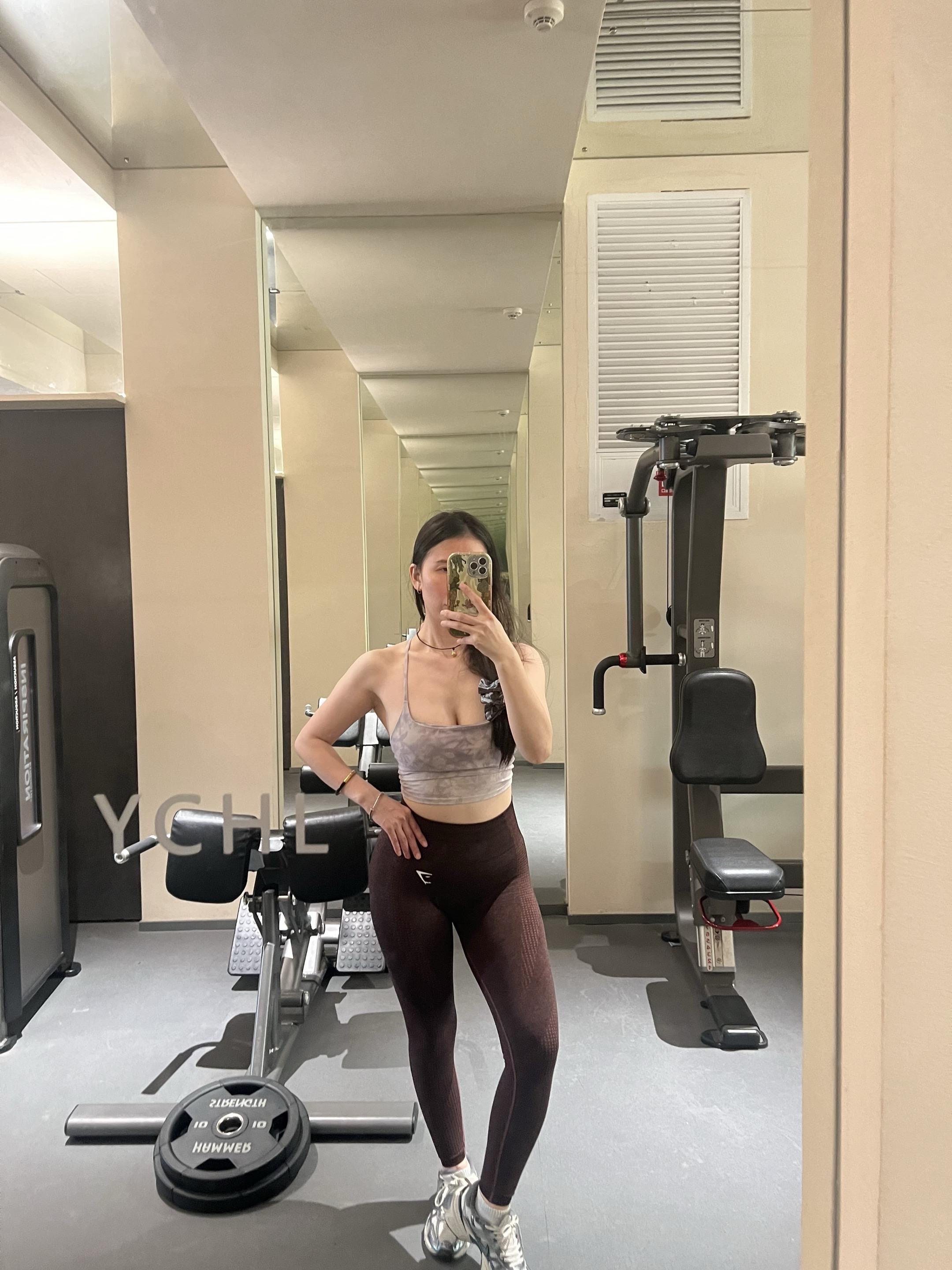 一起野个好身材 拍照从不批腿