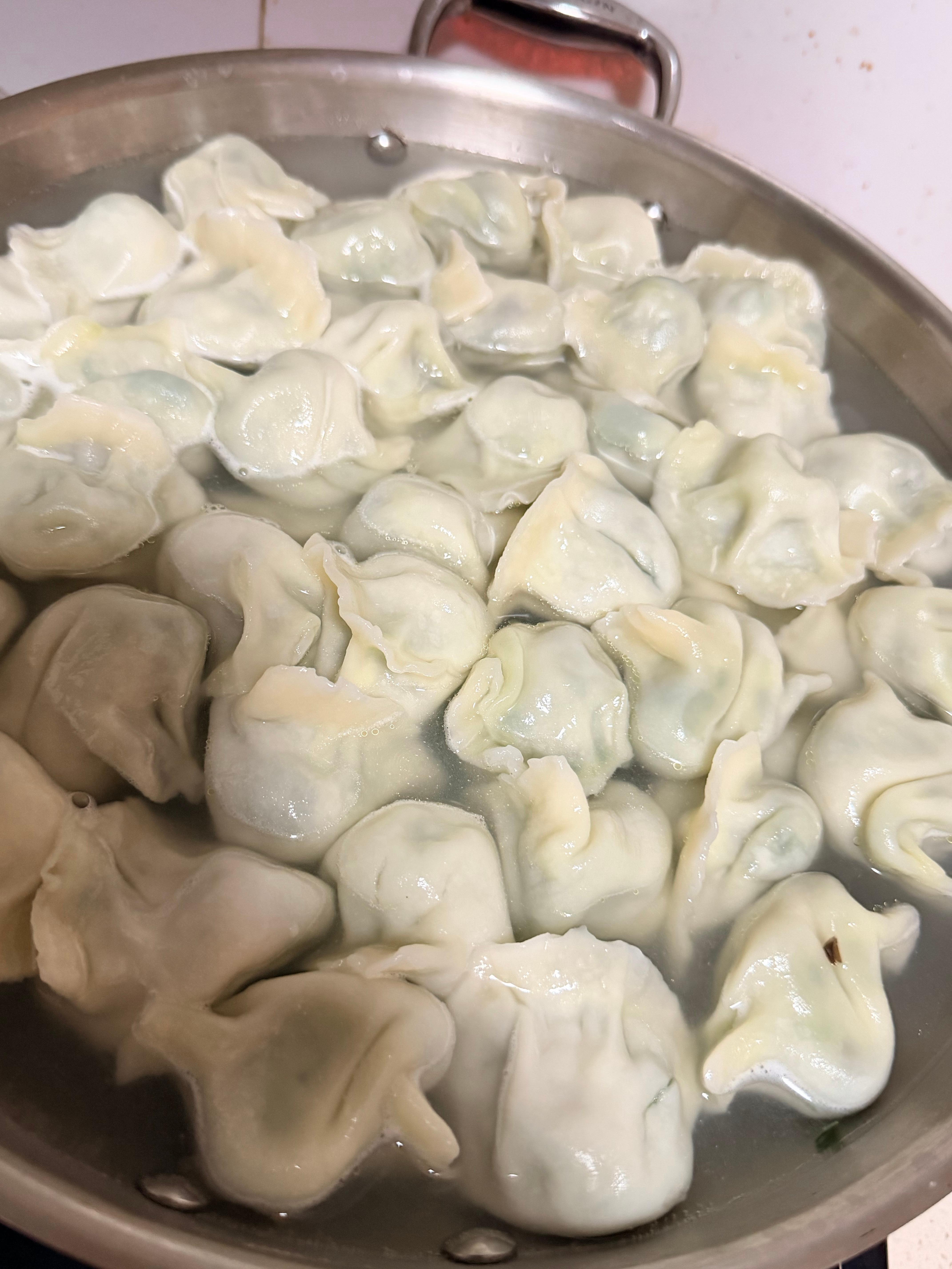 小伙伴们在下素水饺的时候，水开后放几次水呢？小梦日常分享