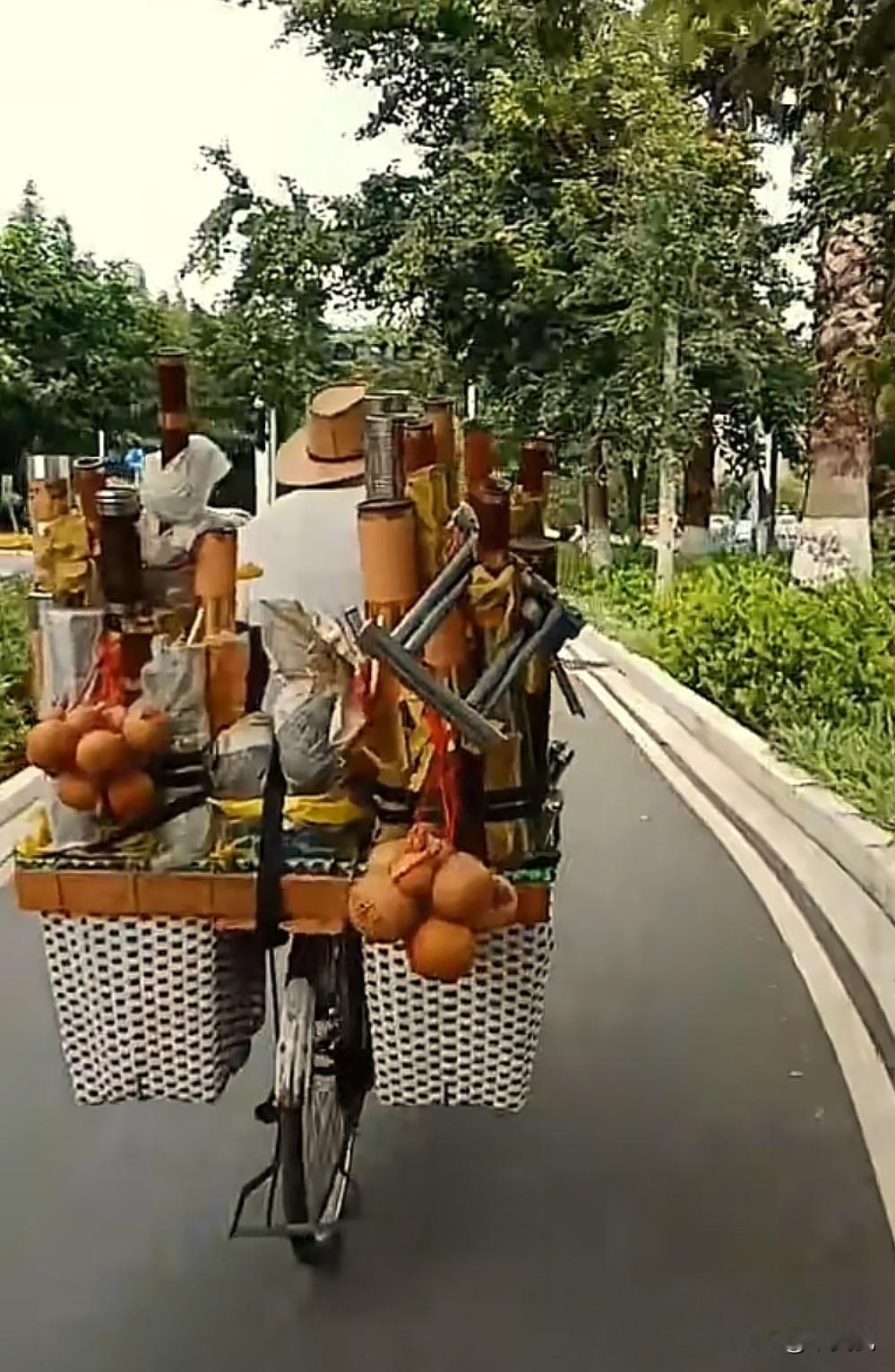 不要去过多关注不在乎你的人，甚至去打探别人的私生活，这对谁都不好。被打扰者讨厌你