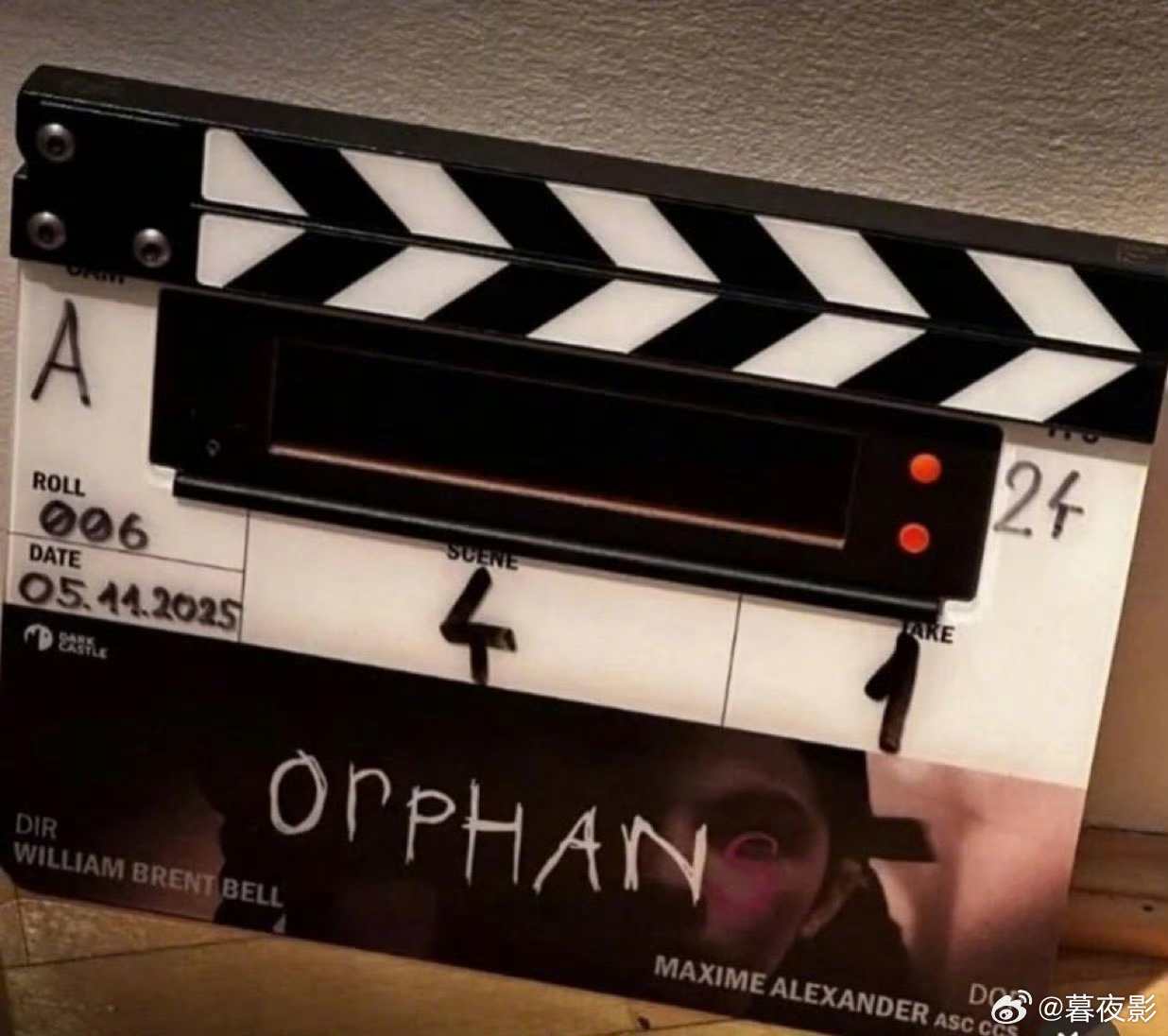 [心]威廉·布伦特·贝尔执导的恐怖片《孤儿怨3 》官宣开机[憧憬]，主演“伊斯特