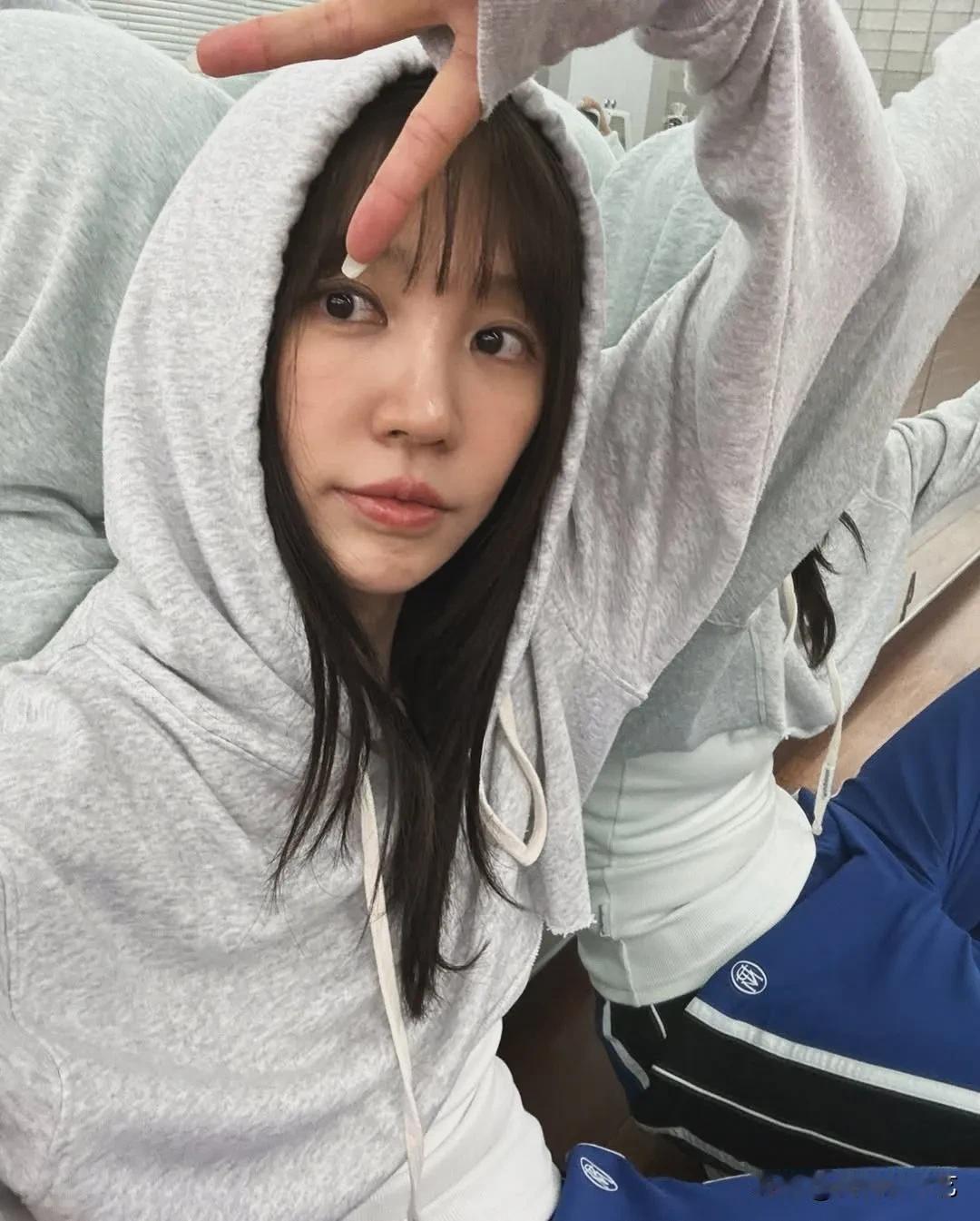 23日，演员尹恩惠在个人Instagram上上传了多张照片，并配文“演唱会练习 