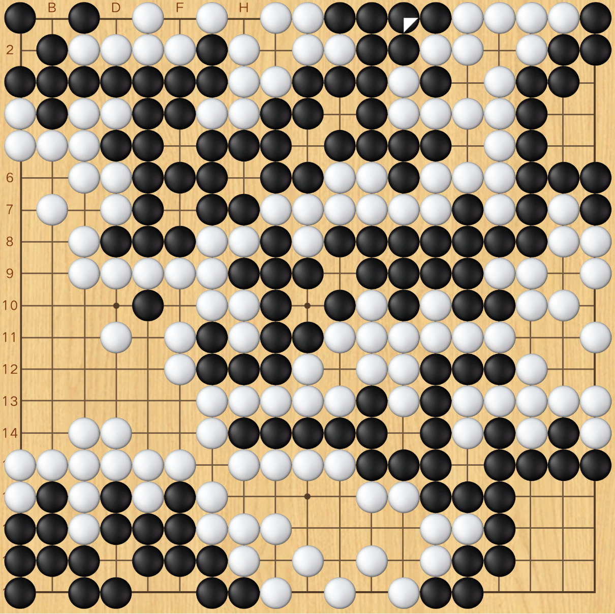 很郁闷的一盘棋。图一：对方下迷糊了，忘了上面的双活，被我吃掉白两子，上方的白棋全