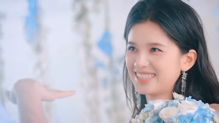 野狗骨头番外雨中婚礼剧组太会拍了！没有浮夸排场，蓝白鲜花衬着彼此的真心，历经风雨
