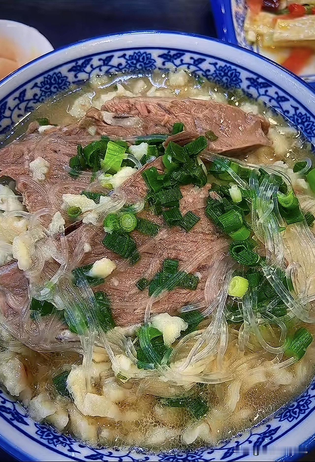 西安，5月13日，雨。
宜吃泡馍。
汤宽。