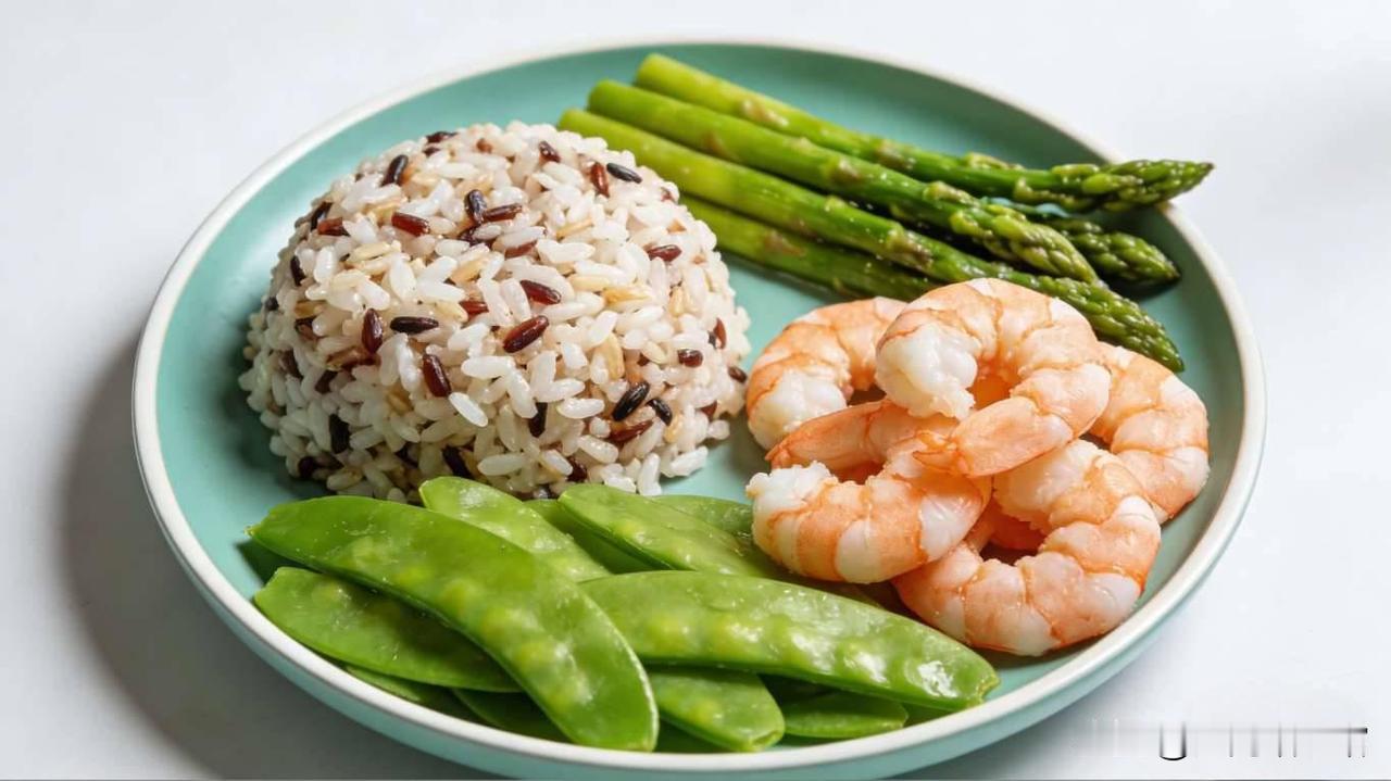 结论：晚餐要少吃，不是不吃
1：原因：夜间代谢慢，吃多易积食、长胖、睡不好
2：