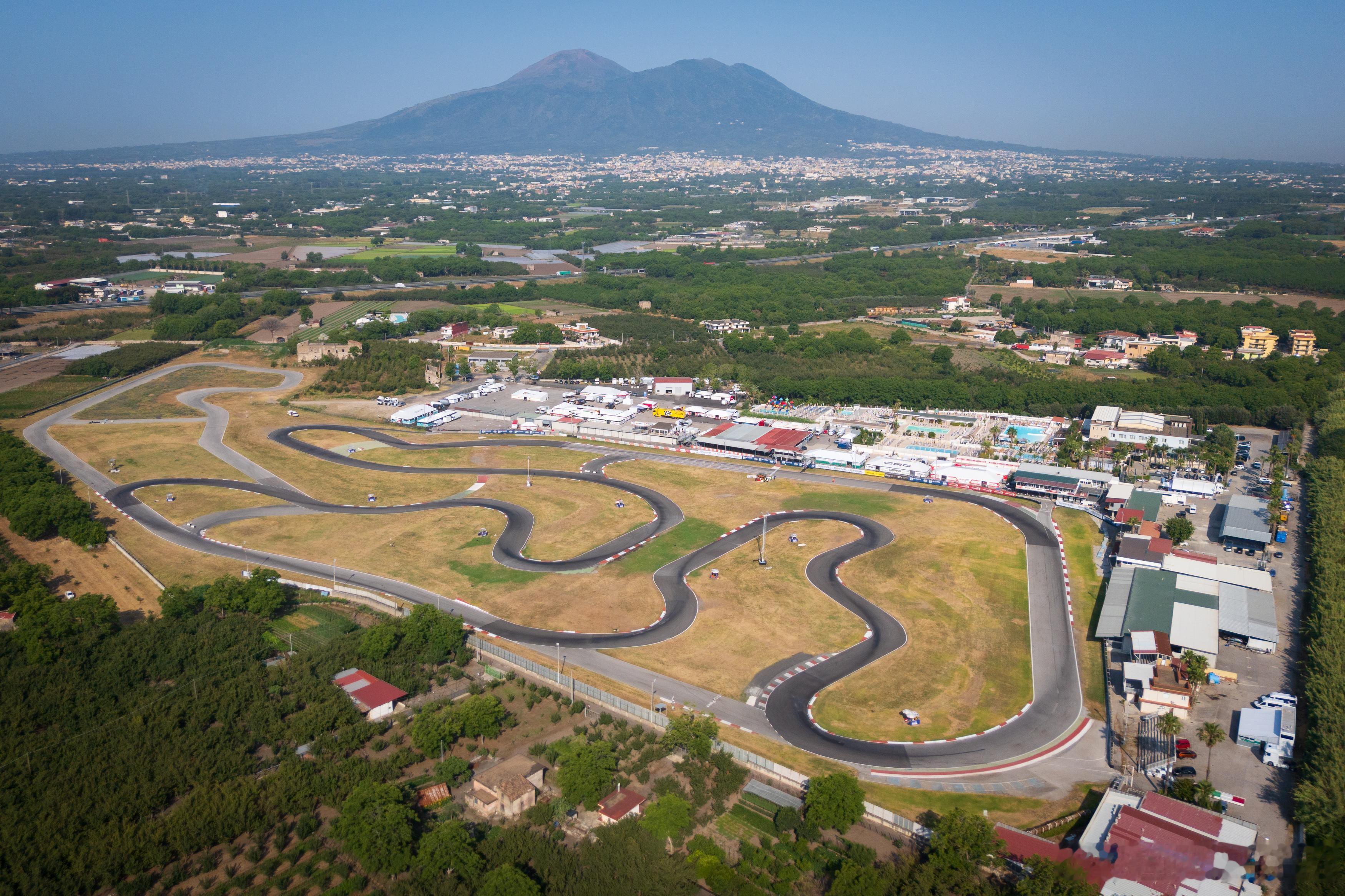 本周末，背靠维苏威火山的那不勒斯国际赛道将承办Mondokart.com国际汽联