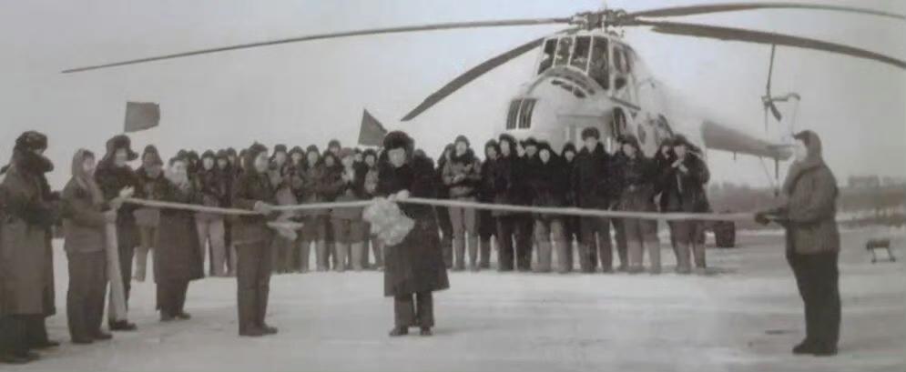 1958年12月14日新中国研制生产的第一型直升机直5直升机首飞成功。