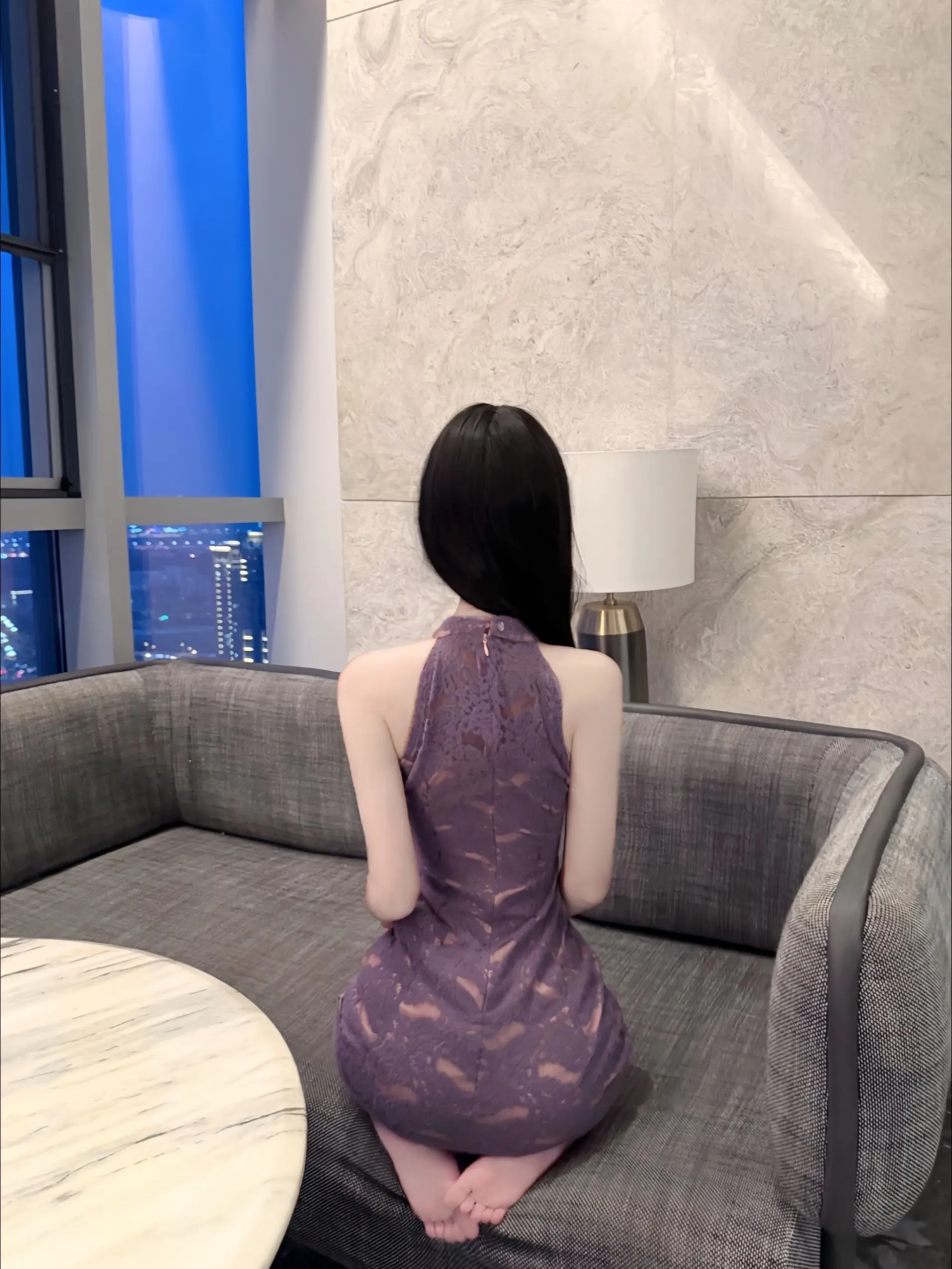 她只是妹妹。