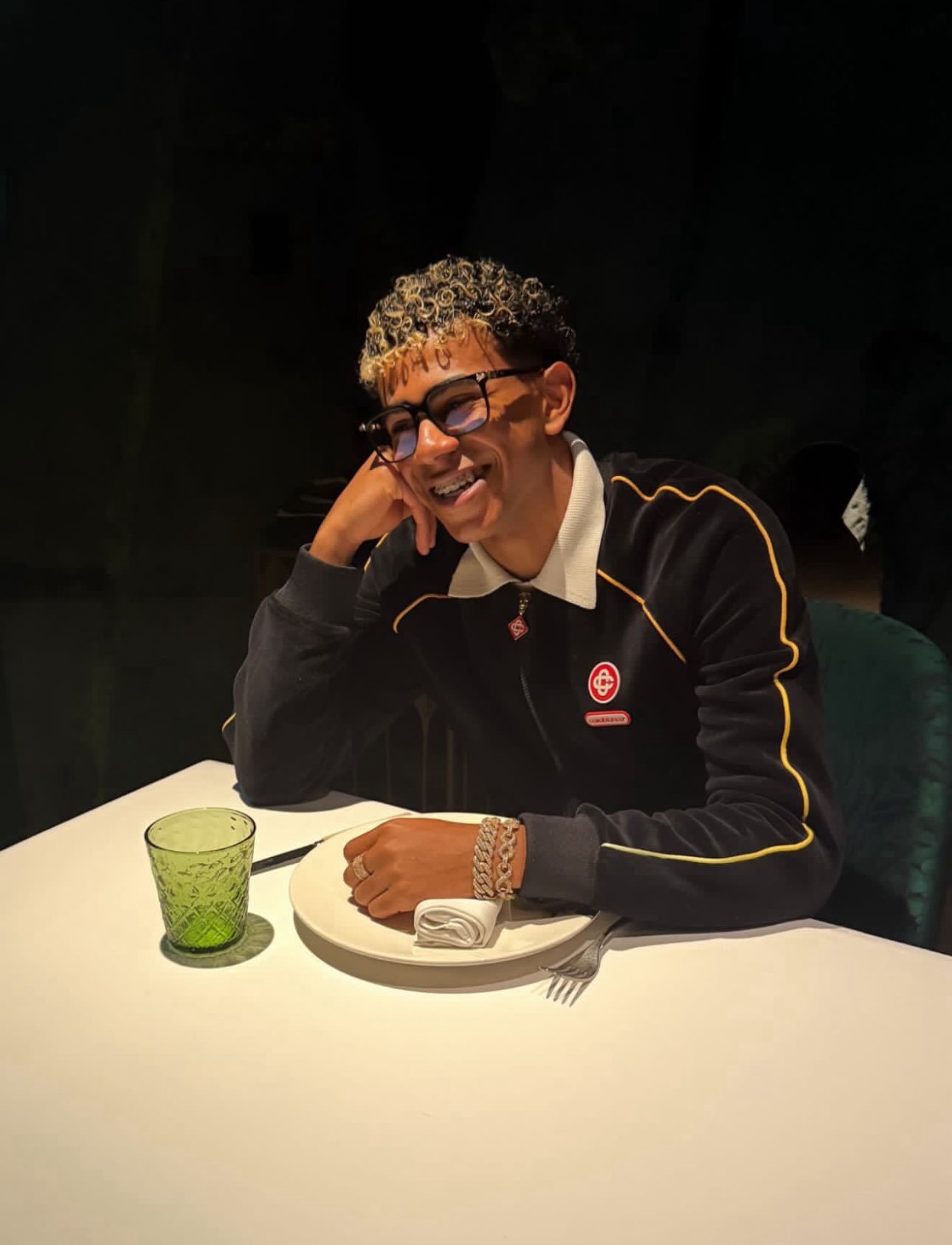 亚马尔是爱上戴眼镜了😎体育大赏巴萨至死不渝红蓝魂