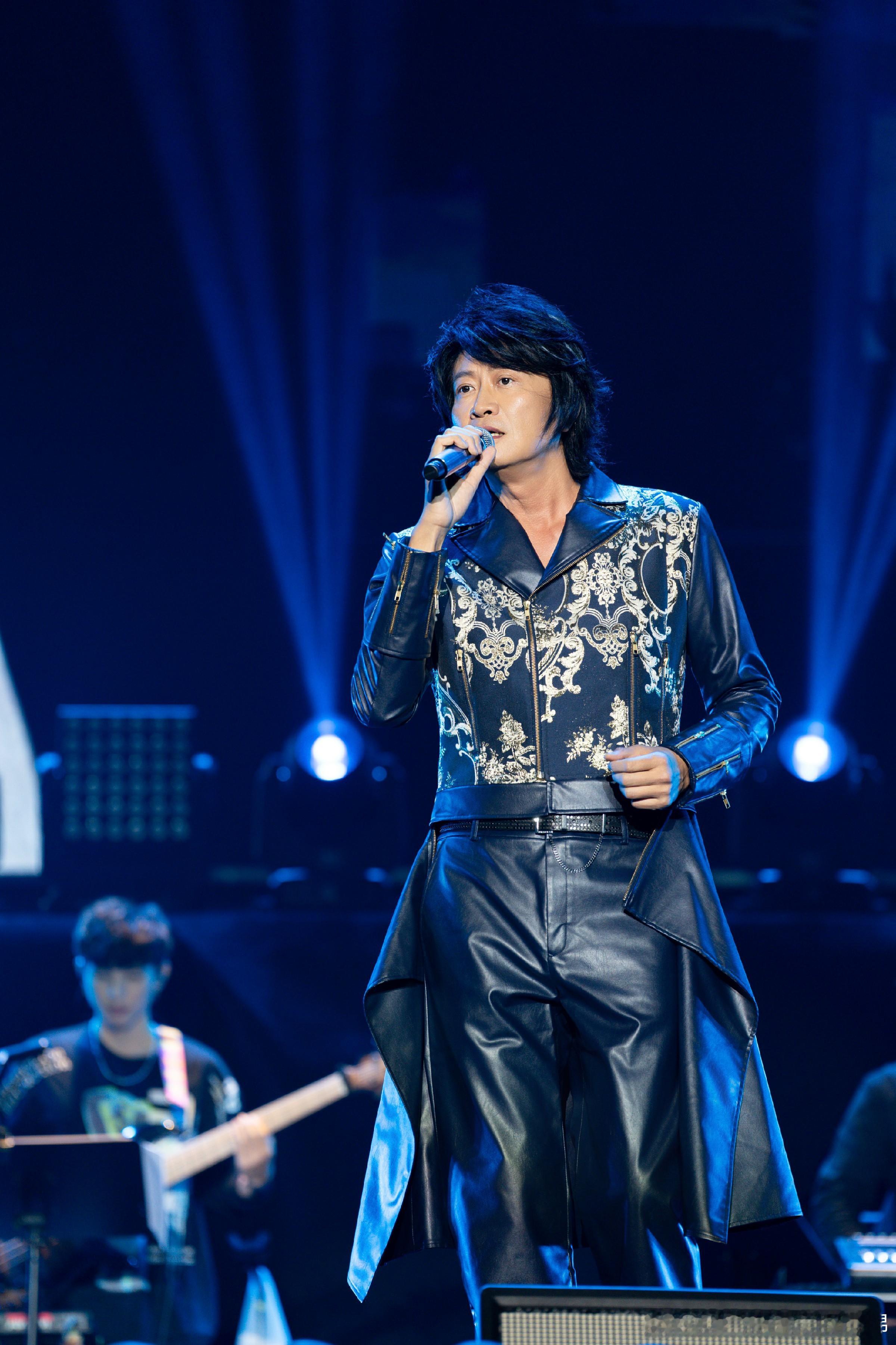 游鸿明[超话] 游鸿明杭州演唱会温情谢幕，张宇隔空催场吐槽嘉宾没被邀，无锡收官场